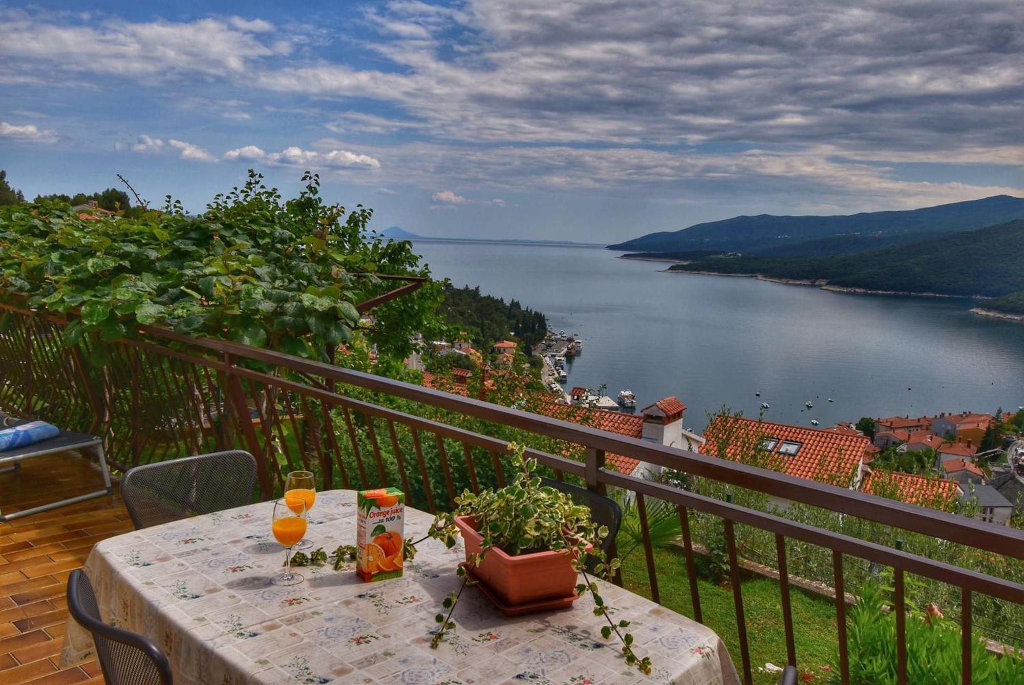 Apartment Neda In Rabac With Bay View Экстерьер фото