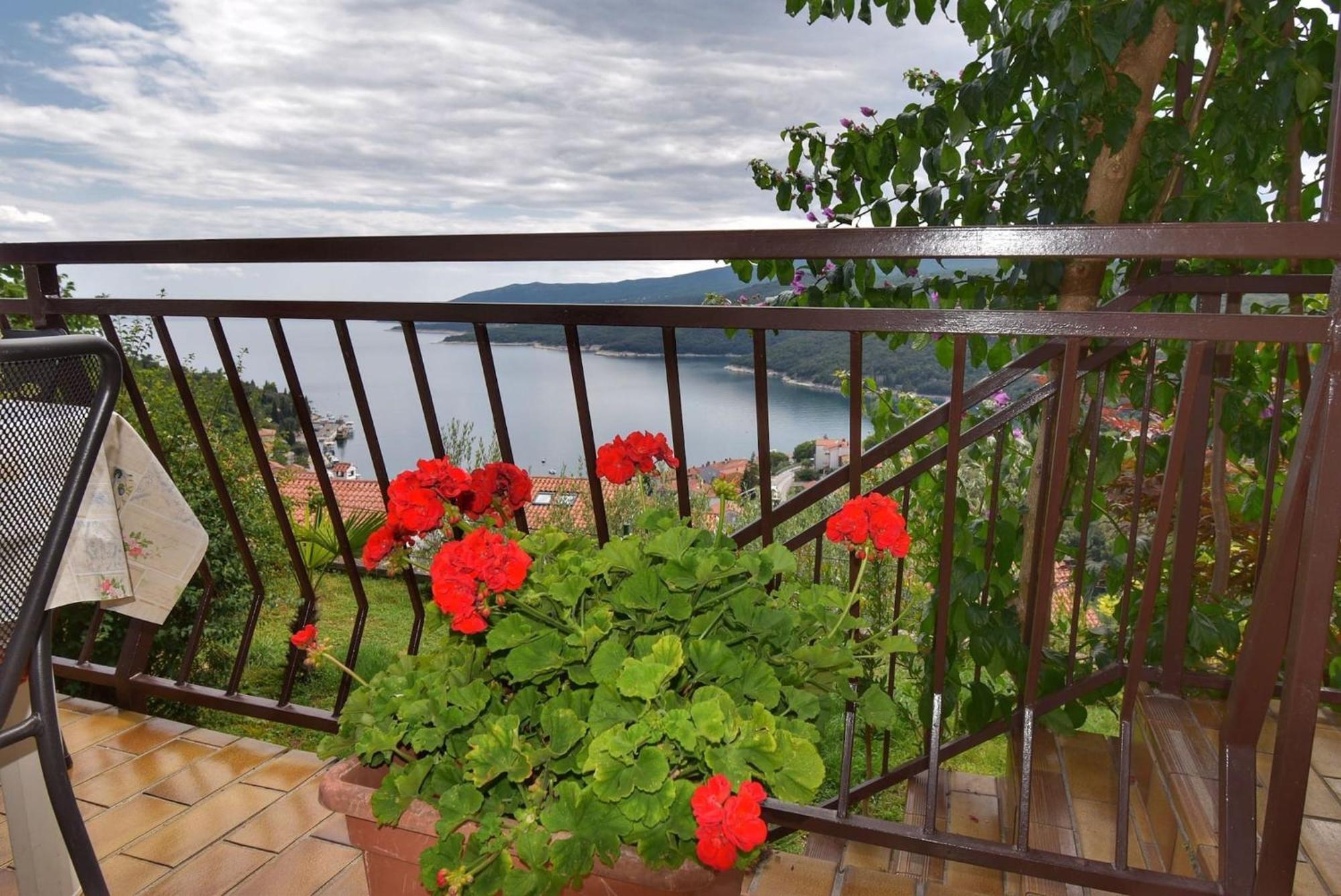 Apartment Neda In Rabac With Bay View Экстерьер фото